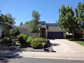 Handsome 3 Bedroom Home - Walk to Cherry Creek State Park in Aurora, CO