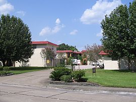 Magnificent 3 Bedroom Apartment - Townhouse Style in Friendswood, TX