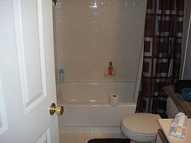 Beautiful 3 Bedroom Townhouse Near Whitemarsh  in Nottingham, MD (Photo 7 of 8)