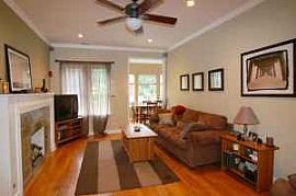 Gorgeous, Spacious 2 Bedroom Condo with Den in Chicago, IL