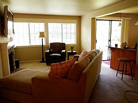 Beautiful 2 Bedroom Condo with Cozy Fireplace in Tacoma, WA (Photo 2 of 3)