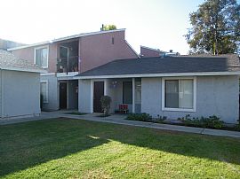 Beautiful 2 Bedroom Apartment in Very Quiet Area in Bakersfield, CA (Photo 2 of 3)