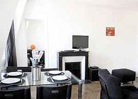 Beautiful, Spacious 2 Bedroom Apartment with New Paint in Forest Hills, NY (Photo 1 of 3)