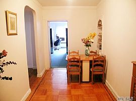 Beautiful, Spacious 2 Bedroom Apartment with New Paint in Forest Hills, NY (Photo 2 of 3)