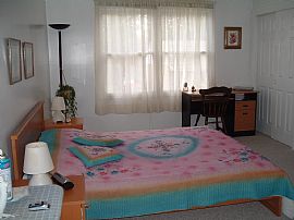 Spacious 3 Bedroom Home with Fresh New Paint in Edison, NJ (Photo 2 of 4)