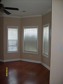 Luxury 3 Bedroom Townhouse - Near I-65 in Shepherdsville, KY (Photo 2 of 4)