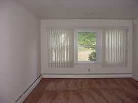 Single Family 3br 1.5ba Good Location in Marshallton, DE (Photo 3 of 7)