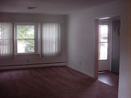 Single Family 3br 1.5ba Good Location in Marshallton, DE (Photo 4 of 7)