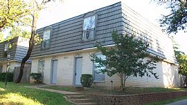 Spacious 2-Story Duplex Near Uta in Arlington, TX