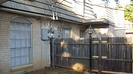 Spacious 2-Story Duplex Near Uta in Arlington, TX (Photo 4 of 9)