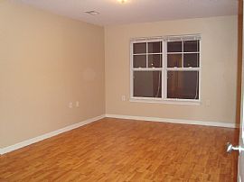 Large 1 Bedroom Condo with All Utilities Included in Wilmington, NC (Photo 1 of 9)