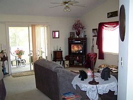 Beautiful, Clean 2 Bedroom Duplex Apartment with Yard and Garage in Spring Hill, FL (Photo 4 of 5)