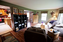 Beautiful, Bright, 4 Bedroom Home - Perfect for Entertaining! in Monroe, WA (Photo 3 of 5)