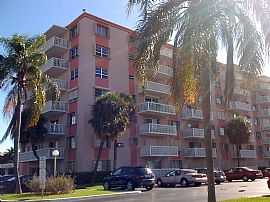 Spacious 1 Bedroom Condo with Spectacular Sunset Balcony in Fort Lauderdale, FL (Photo 2 of 2)