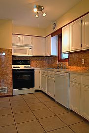 Great 2 Bedroom Apartment Close to Everything and Available Now! in South Orange, NJ (Photo 4 of 4)