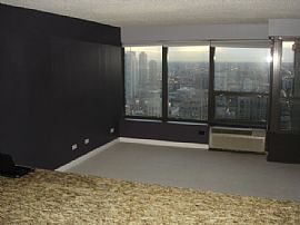 Beautiful 1 Bedroom Condo - Just Steps From Magnificent Mile in Chicago, IL (Photo 4 of 12)