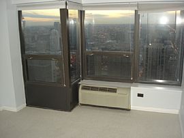 Beautiful 1 Bedroom Condo - Just Steps From Magnificent Mile in Chicago, IL (Photo 7 of 12)