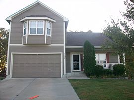 Amazing 4 Bedroom Home with Walkout and Rec Room in Greenwood, MO