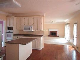 Beautiful, Spacious 4 Bedroom Home with Brand New Appliances in Duluth, GA (Photo 4 of 7)