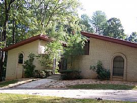 Wonderful 4 Bedroom in Prestigious Riverside Location in Sandy Springs, GA