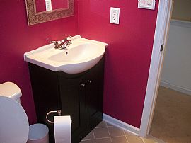 Nice 3 Bedroom Townhouse - Near Ft. Eustis  in Newport News, VA (Photo 4 of 7)