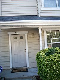 Nice 3 Bedroom Townhouse - Near Ft. Eustis  in Newport News, VA (Photo 7 of 7)