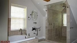 Affordable Beautiful 3 Bedroom Single Family Home in Saint Louis, MO (Photo 2 of 4)