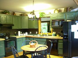 Ideal 4 Bedroom Home at Parkway Creek Lodge in Maggie Valley, NC (Photo 7 of 8)