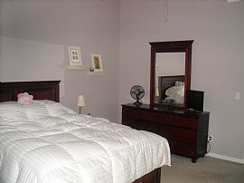 Contemporary 2 Bedroom Townhouse with Vaulted Ceilings in Middleburg Heights, OH (Photo 7 of 8)