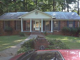 Sharp 3 Bedroom Brick Ranch Home in Quiet Neighborhood! in College Park, GA