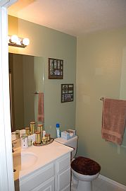 Gorgeous 2 Bedroom Townhouse in Vintner's Grove in Rancho Cucamonga, CA (Photo 7 of 10)