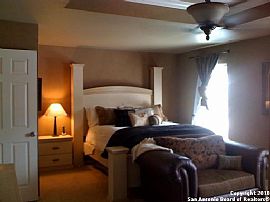 Beautiful 3 Bedroom Home on Over-Sized Yard - Off Bulverde Road  in San Antonio, TX (Photo 7 of 12)