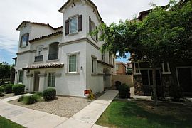 Gorgeous 3 Bedroom Townhouse in a Great Community!  in Gilbert, AZ