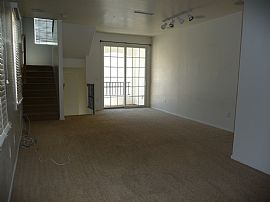 Gorgeous 3 Bedroom Townhouse in a Great Community!  in Gilbert, AZ (Photo 3 of 3)