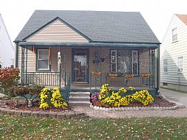 Beautiful 3 Bedroom Home with Finished Basement  in Lincoln Park, MI