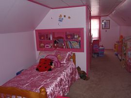 Beautiful 3 Bedroom Home with Finished Basement  in Lincoln Park, MI (Photo 6 of 11)