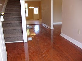 Beautiful 3 Bedroom Single Family Home -Rent Reduction By Nov 1 in Saint Louis, MO (Photo 2 of 4)