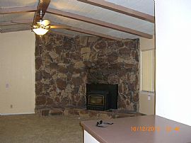 3 Bedroom 2 Bathroom with Large Formal Guestroom $1750.00/mo in Hesperia, CA (Photo 7 of 8)