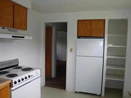 One Bedroom Apartment– 1st Floor in Rouses Point, NY (Photo 3 of 3)