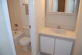 Open Sun 10/17 2-5pm Great Views! 600 S Dearborn 1304 in Chicago, IL (Photo 10 of 12)