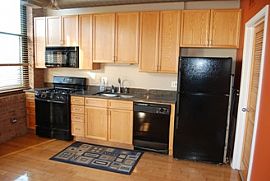 Loft with Parking Included in Rent 2024 S Wabash Ave Unit 402 in Chicago, IL (Photo 8 of 12)