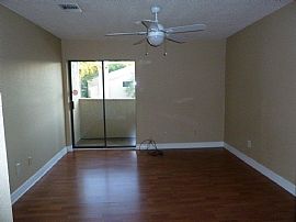 Beautiful Two Story Townhouse in Houston, TX (Photo 3 of 7)