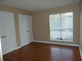 Beautiful Two Story Townhouse in Houston, TX (Photo 4 of 7)