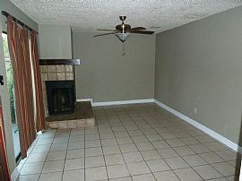 Beautiful Two Story Townhouse in Houston, TX (Photo 6 of 7)