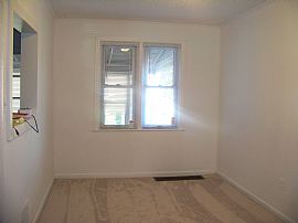 Ideal 3 Bedroom Home with Central Air - Near Middle Branch Park in Baltimore, MD (Photo 10 of 12)