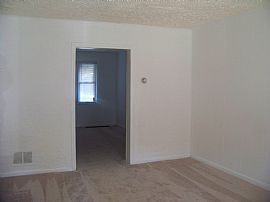 Ideal 3 Bedroom Home with Central Air - Near Middle Branch Park in Baltimore, MD (Photo 4 of 12)
