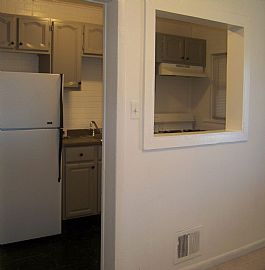 Ideal 3 Bedroom Home with Central Air - Near Middle Branch Park in Baltimore, MD (Photo 6 of 12)