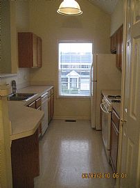 Great 2 Bedroom Townhouse with - Woodstar Realty in Schaumburg, IL (Photo 2 of 8)