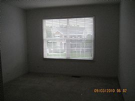 Great 2 Bedroom Townhouse with - Woodstar Realty in Schaumburg, IL (Photo 6 of 8)