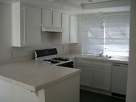 Tasteful 2 Bedroom Condo with Wood Floor - Near All Major Stores in Aliso Viejo, CA (Photo 2 of 12)